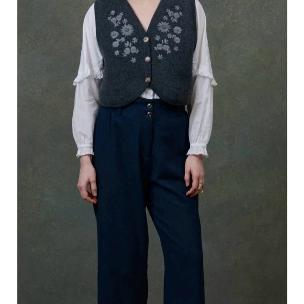 Grey 100% Wool Embroidered Vest – Button Front, Minimal Style